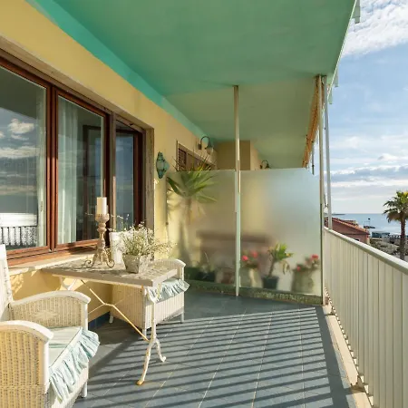 Pieds Dans L'eau By Interhome