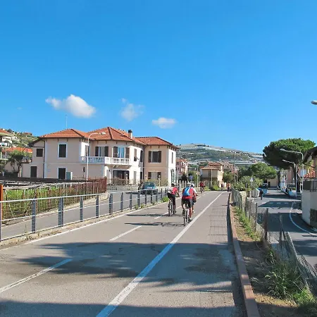 Pieds Dans L'eau By Interhome Riva Ligure