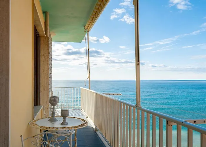 Pieds Dans L'eau By Interhome Lägenhet Riva Ligure